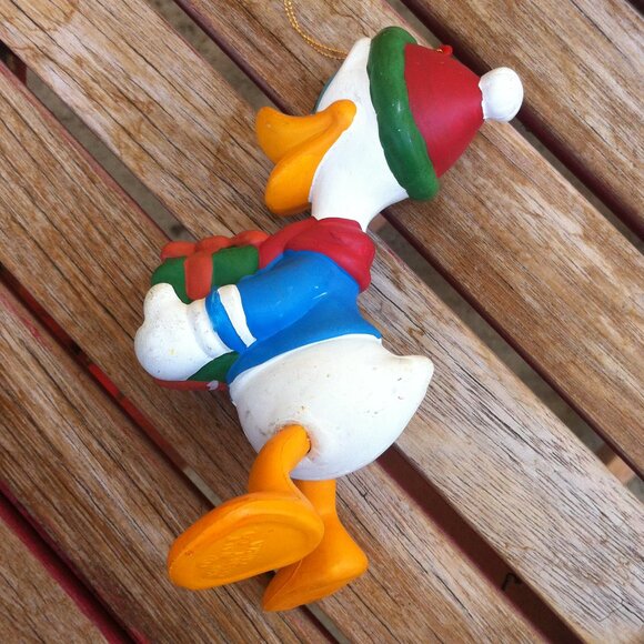 Vintage Walt Disney Donald Duck Ornament Present Christmas Holiday Winter Scarf - Picture 7 of 10